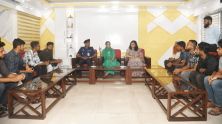 নাটোর সার্কিট হাউজে পরিবেশ উপদেষ্টা